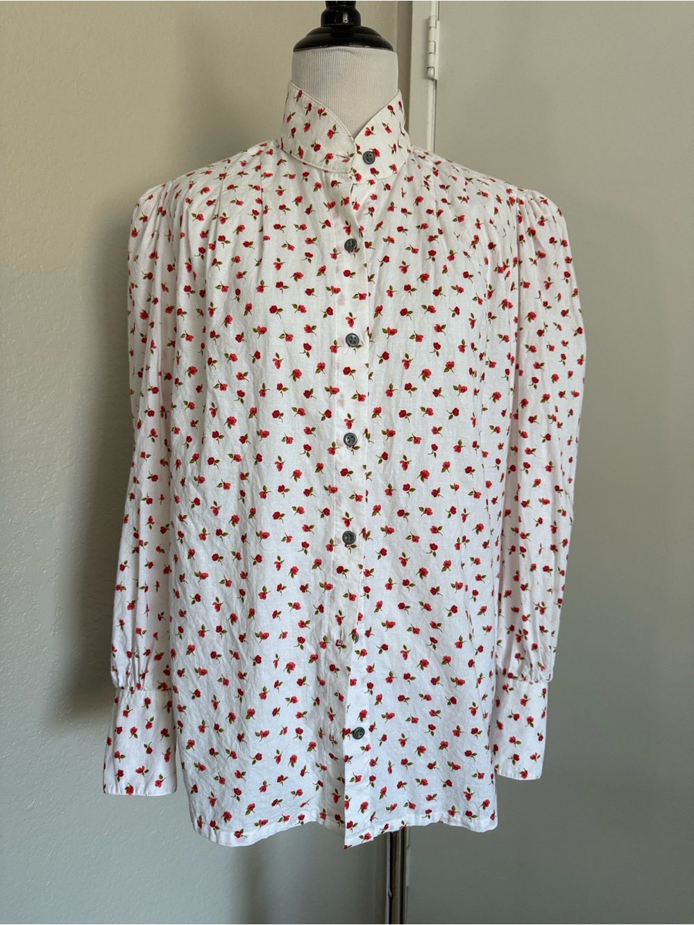 Frontier Classics | S White Button-Down Shirt with Red Floral Print